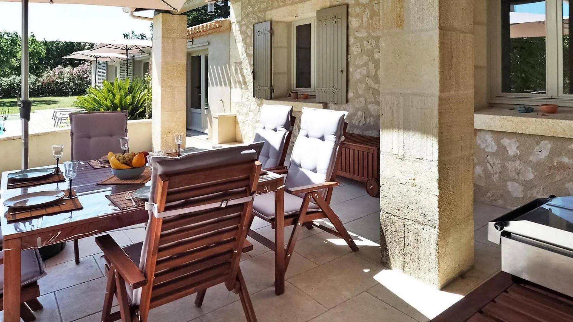 Villa Castillon Paradou 0*,  France